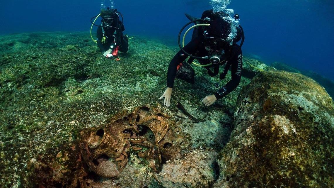 Vědci nalezli u řeckého ostrova deset vraků lodí. Nejstarší dlí pod mořem už 5000 let